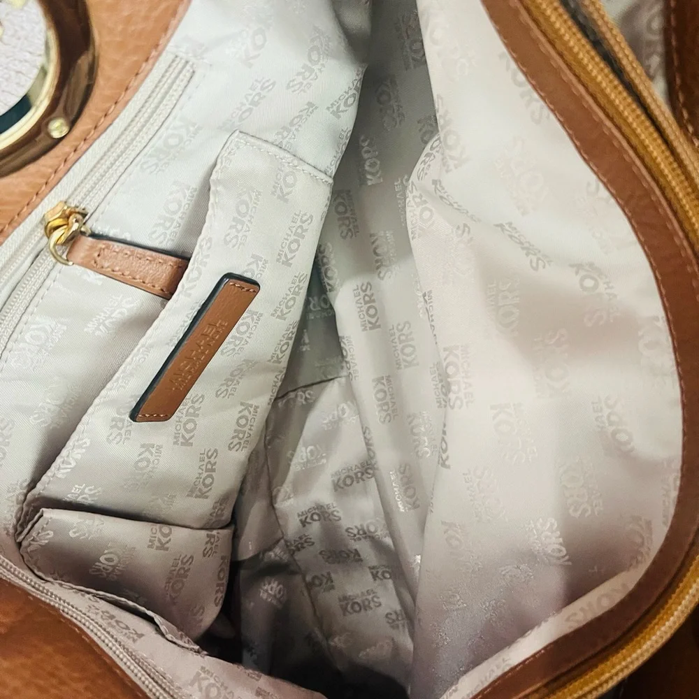 Michael Kors Tan Shoulder Bag with Gold Hardware - Picture 4 of 6